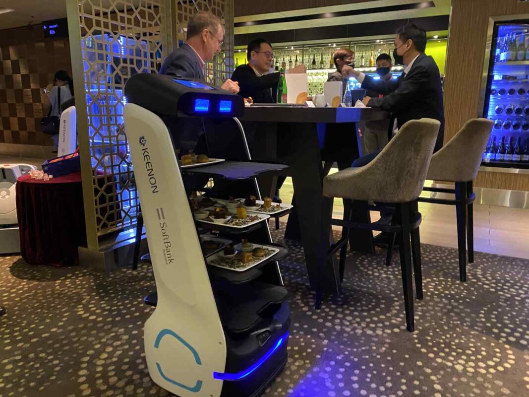 Xu Hướng Robot Dịch Vụ
