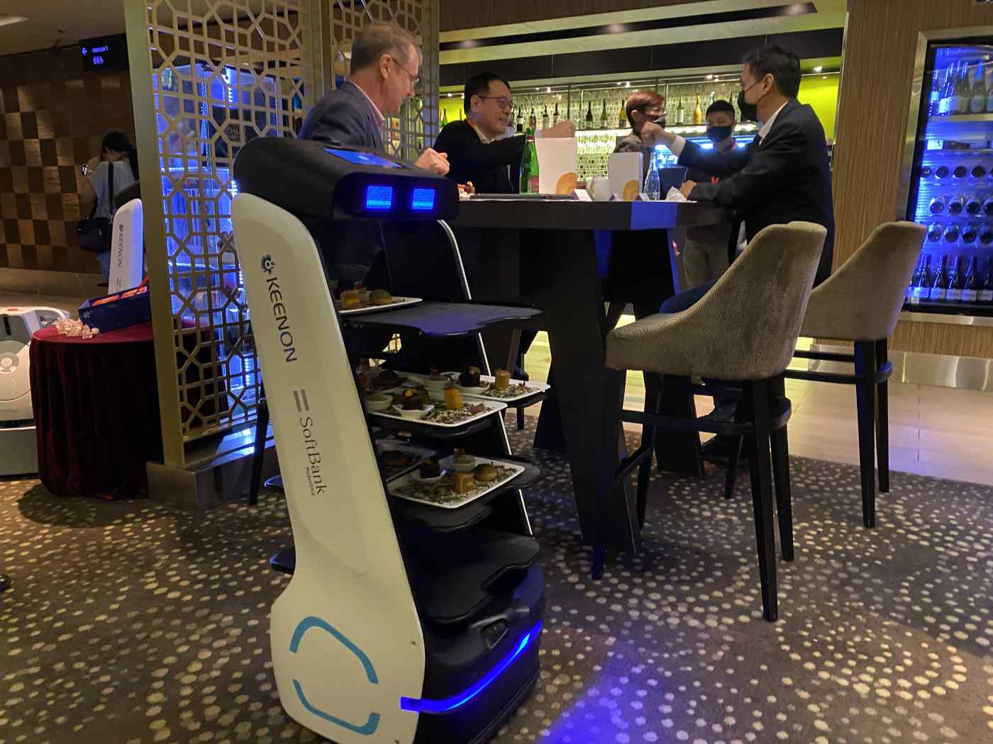 Xu Hướng Robot Dịch Vụ